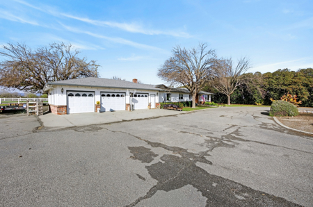 Esparto Historic Estate on 5 Acres with Landmark Barn - image 32