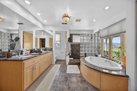 Esparto Historic Estate on 5 Acres with Landmark Barn - image 30