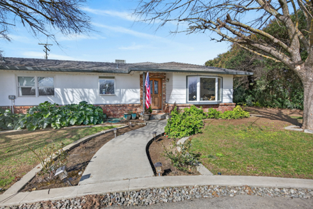 Esparto Historic Estate on 5 Acres with Landmark Barn - image 6