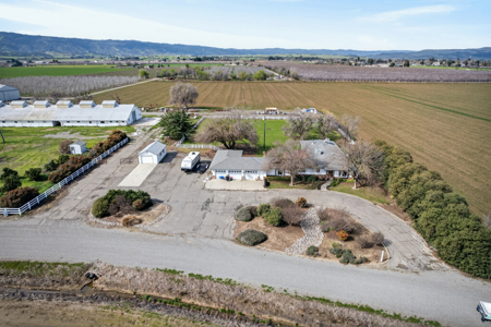 Esparto Historic Estate on 5 Acres with Landmark Barn - image 49