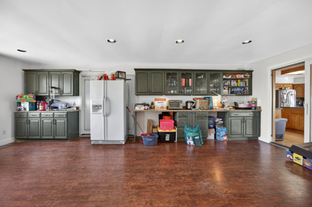 Esparto Historic Estate on 5 Acres with Landmark Barn - image 18