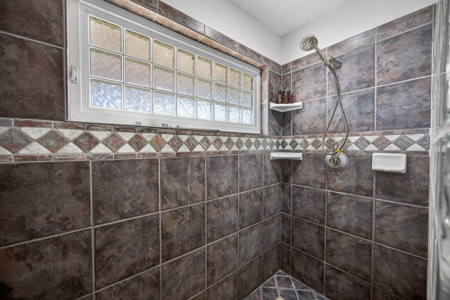 Esparto Historic Estate on 5 Acres with Landmark Barn - image 29