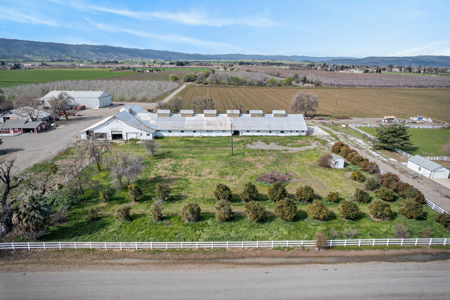 Esparto Historic Estate on 5 Acres with Landmark Barn - image 50