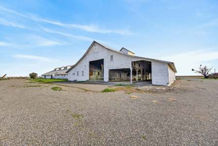 Esparto Historic Estate on 5 Acres with Landmark Barn - image 41