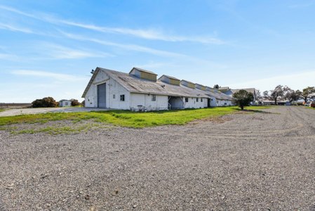 Esparto Historic Estate on 5 Acres with Landmark Barn - image 37