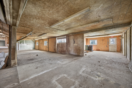 Esparto Historic Estate on 5 Acres with Landmark Barn - image 43