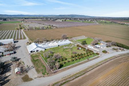 Esparto Historic Estate on 5 Acres with Landmark Barn - image 2