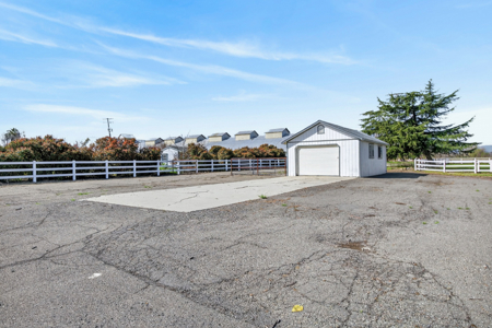 Esparto Historic Estate on 5 Acres with Landmark Barn - image 33