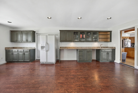 Esparto Historic Estate on 5 Acres with Landmark Barn - image 19