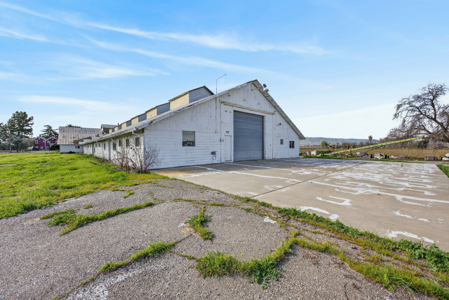 Esparto Historic Estate on 5 Acres with Landmark Barn - image 36