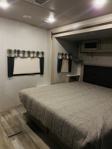 Turnkey Retreat-Dual Travel Trailers in Thunderbird Bay - image 18