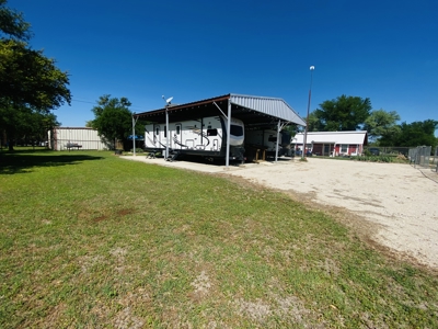 Turnkey Retreat-Dual Travel Trailers in Thunderbird Bay - image 17