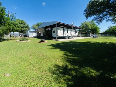 Turnkey Retreat-Dual Travel Trailers in Thunderbird Bay - image 12