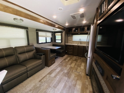 Turnkey Retreat-Dual Travel Trailers in Thunderbird Bay - image 16