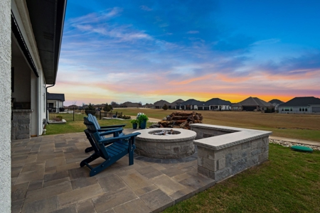 Golf Course Luxury Home in Robson Ranch Denton - image 1