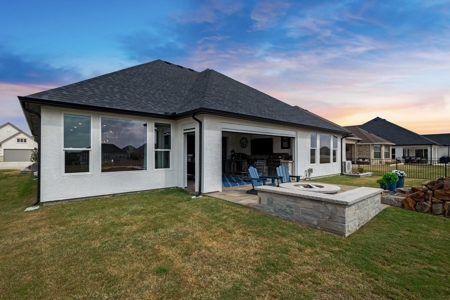 Golf Course Luxury Home in Robson Ranch Denton - image 6