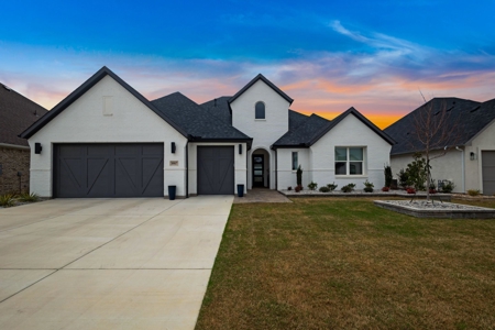 Golf Course Luxury Home in Robson Ranch Denton - image 39