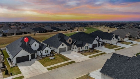 Golf Course Luxury Home in Robson Ranch Denton - image 8