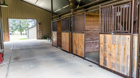 Country Home with Stables for sale in Marshall, TX - image 17