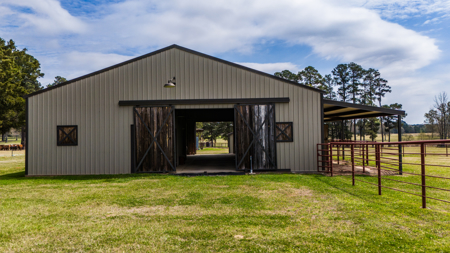 Country Home with Stables for sale in Marshall, TX - image 16