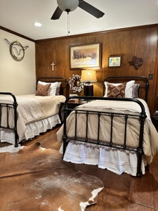 Country Home with Stables for sale in Marshall, TX - image 9