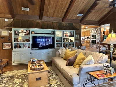 Country Home with Stables for sale in Marshall, TX - image 6