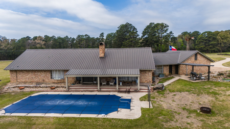 Country Home with Stables for sale in Marshall, TX - image 11