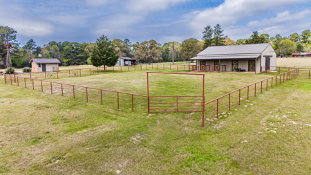 Country Home with Stables for sale in Marshall, TX - image 13