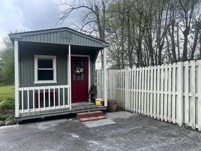 Brick Craftsman Style Home in Town - Large Lot - Liberty, KY. - image 3