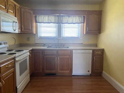 Brick Craftsman Style Home in Town - Large Lot - Liberty, KY. - image 4