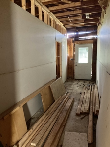 Investor Special or Starter Home Opportunity - image 10