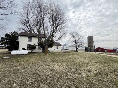 13-acre farmstead in the Town of Clinton in Rock County - image 1