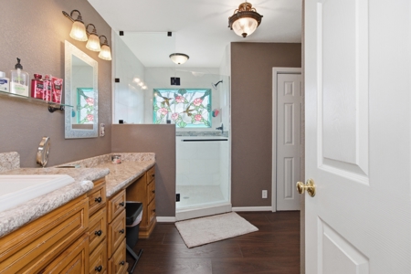 Gorgeous Custom Built Home with Equine setup - image 16