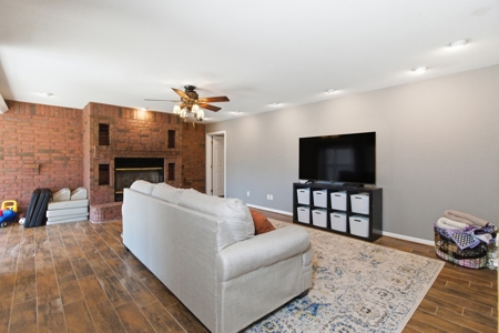 Gorgeous Custom Built Home with Equine setup - image 18