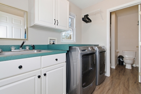 Gorgeous Custom Built Home with Equine setup - image 7