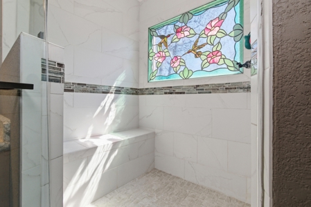 Gorgeous Custom Built Home with Equine setup - image 17