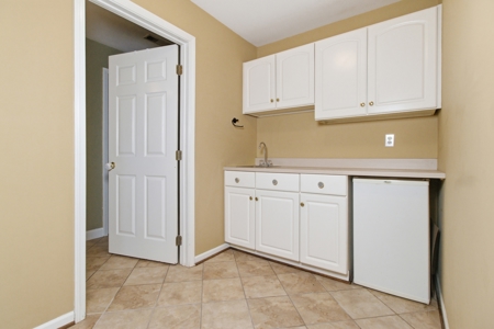 Gorgeous Custom Built Home with Equine setup - image 25