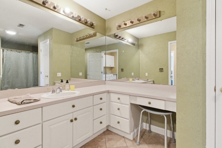 Gorgeous Custom Built Home with Equine setup - image 28