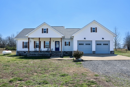 Modern Farmhouse In Sage Arkansas - image 3