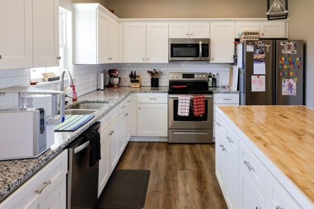 Modern Farmhouse In Sage Arkansas - image 15