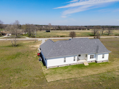 Modern Farmhouse In Sage Arkansas - image 7
