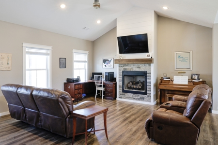 Modern Farmhouse In Sage Arkansas - image 9