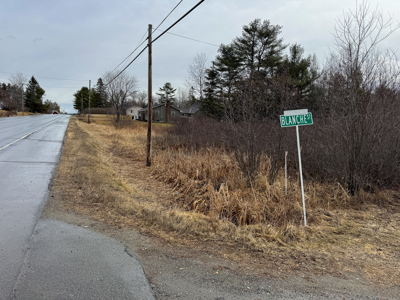 Affordable Country Living on 4.17 Acres - Lincoln, Maine - image 9