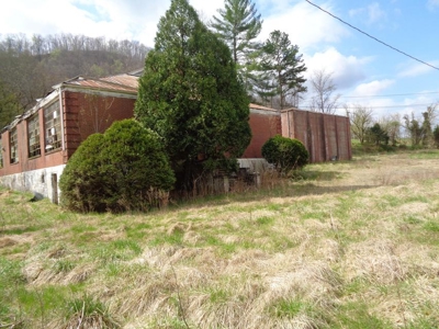 2.9 Acres w/ Abandon Schoolhouse in Hancock County - image 28