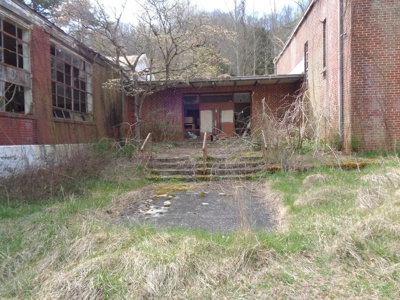 2.9 Acres w/ Abandon Schoolhouse in Hancock County - image 4