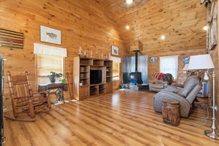 Rustic Country Home in Secluded Missouri Ozarks in Theodosia, MO - image 10