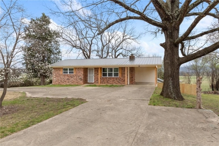 Updated Home With Sulphur Mountain View For Sale Harrison - image 2