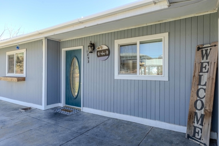 Eastern Oregon Four Bedroom Home on the Hill - image 36