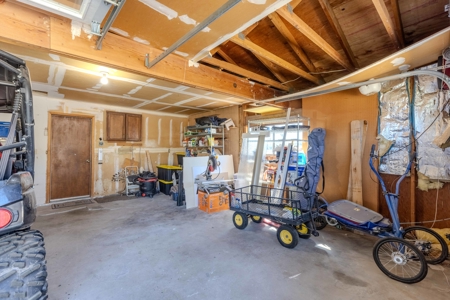 Eastern Oregon Four Bedroom Home on the Hill - image 35