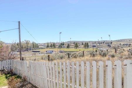Eastern Oregon Four Bedroom Home on the Hill - image 33